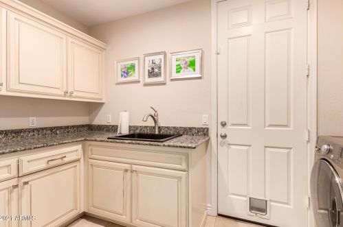 23002 52nd St, Phoenix AZ 85018-4402 exterior