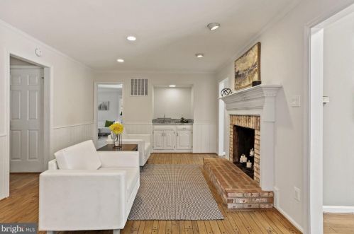 701 Rdg Dr, Mc Lean VA 22101-1620 exterior