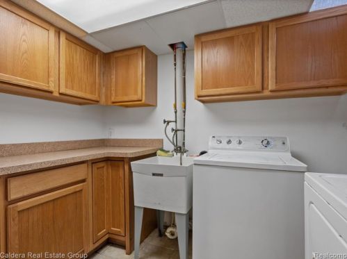 1413 Ogden Dr, Troy MI 48083-5339 exterior