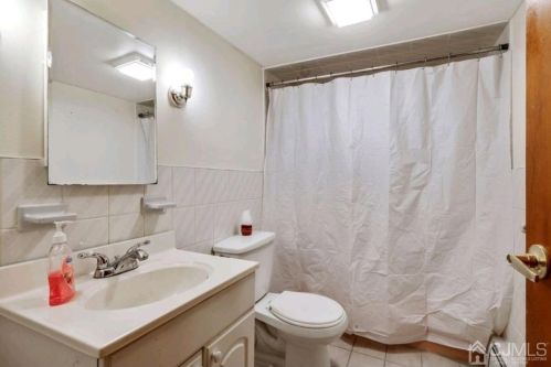 783 Robbins St, Perth Amboy NJ 08861-1708 exterior