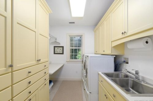 101 Somersby, Farmington CT 06032-2756 exterior