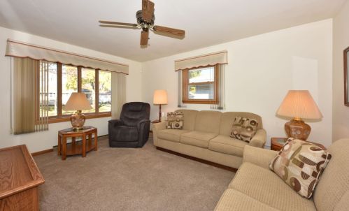 1521 Vogel Ave, Milwaukee, WI 53221-3549