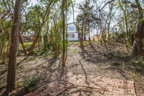 6811 Blessing Dr, Dallas TX 75214-2547 exterior