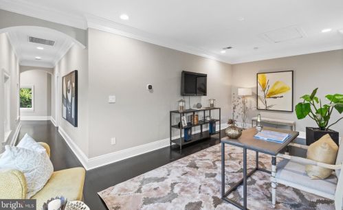 1645 Kirby Rd, Mc Lean VA  22101-3240 exterior