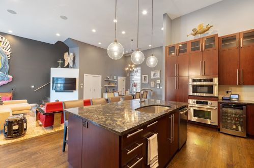 2411 Walton St, Chicago IL  60622-5870 exterior