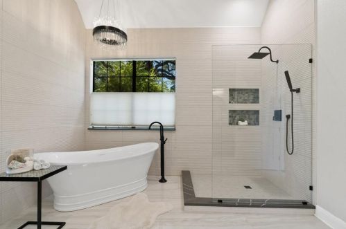 2209 Deleon Ct, Austin TX 78733-1629 exterior