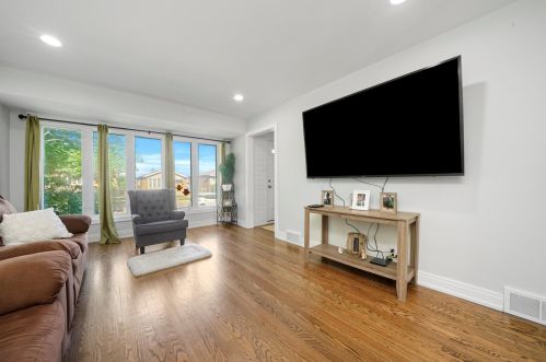 5606 Parkside Ave, Chicago IL 60646-6421 exterior