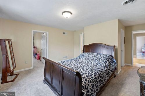 381 Thornhill Dr, Hanover PA  17331-7976 exterior