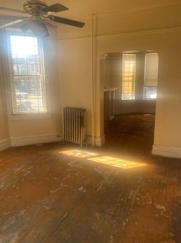 6805 Champlain Ave, Chicago IL 60637-4114 exterior