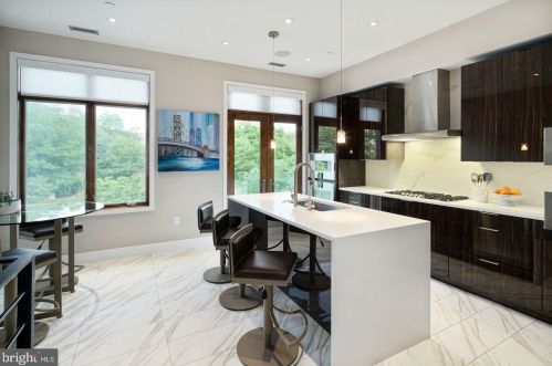 308 2nd St, Philadelphia PA 19133-0040 exterior