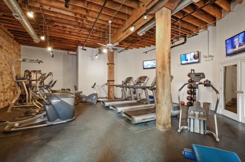 226 Clinton St, Chicago IL  60661-1345 exterior