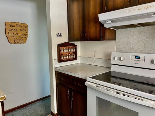 1649 Tyler Rd, Meskegon MI 49445-9320 exterior