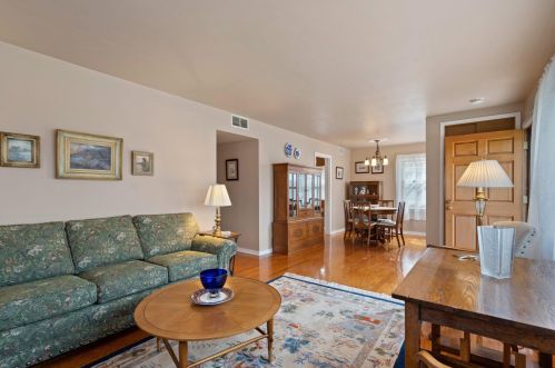 5640 Braeburn Ln, Milwaukee WI 53209-3328 exterior