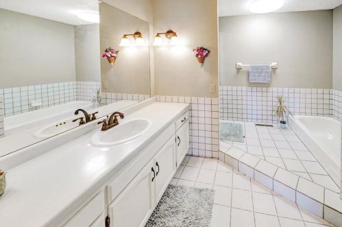 5652 Deer Trl Pt, Saint Paul MN 55118-2750 exterior