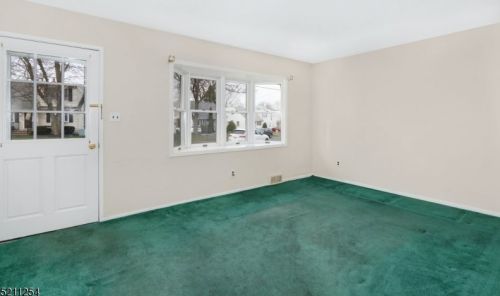 47 Dawn Dr, Clark NJ 07066-1401 exterior