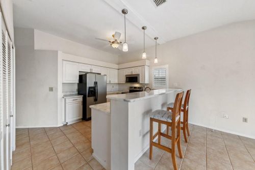 3637 Kent Dr, Naples FL 34112-3738 exterior