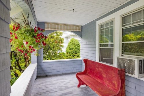 75 Edgewood Ave, Springfield, MA 01106-1307