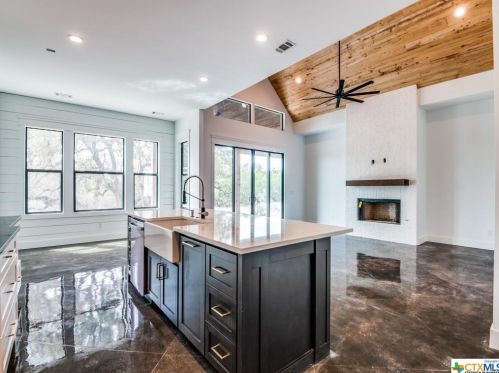 340 Warbler Dr, Spring Branch TX 78070-5064 exterior