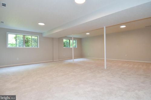 2879 Glenora Ln, Rockville MD 20850-3055 exterior