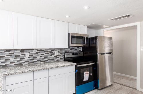 6110 Earll Dr, Phoenix AZ 85033-5841 exterior