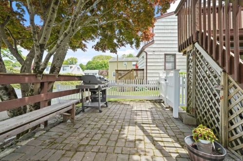 35 Wilson Ave, Valhalla NY 10595-2026 exterior