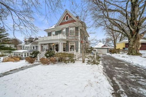 86 Grand View Ave, Quincy, MA 02170-4005
