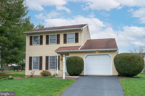 2275 Bob White Ln, Lancaster, PA 17601-2855