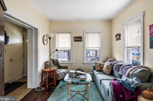 31 Clinton Ave, Camden NJ 08109-2006 exterior