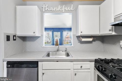 9931 Crestmont Ave, Philadelphia PA 19114-1951 exterior