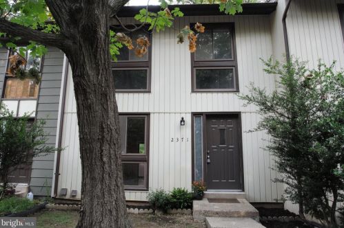 2371 Emerald Heights Ct, Herndon, VA 20191-1752