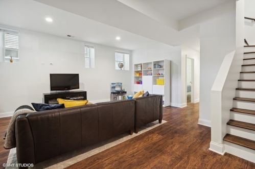 2425 Pensacola Ave, Chicago IL  60618-1607 exterior