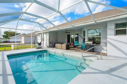 364 Saginaw Ave, Fort Pierce FL  34953-5988 exterior