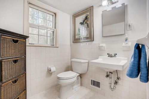 5780 Kayron Dr, Atlanta GA 30328-4112 exterior