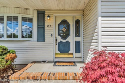 242 Hope Chapel Rd, Jackson Twp NJ  08527-5023 exterior