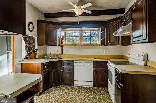 56 Glen Riddle Rd, Media PA 19063-5349 exterior