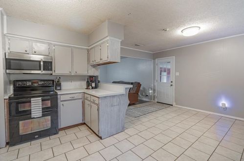 2204 Easley Cir, Huntsville TX 77320-9216 exterior