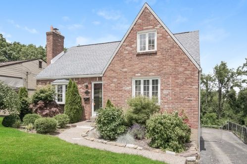 1140 Raven Dr, Pittsburgh PA  15243-1240 exterior