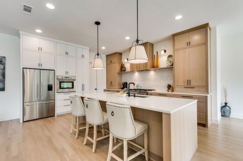 8518 Glencrest Ln, Dallas TX  75209-2632 exterior