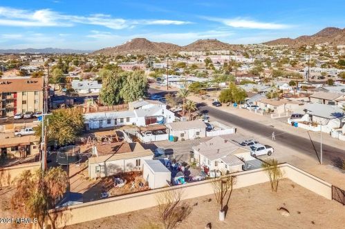 521 Carol Ave, Phoenix AZ 85021-2071 exterior