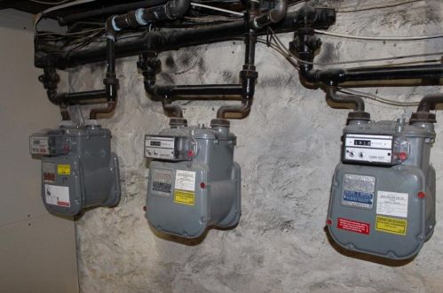 556 Elm St, Woonsocket RI 02895-3508 exterior