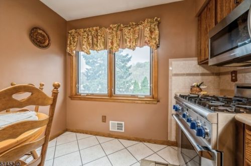 2087 Prospect Ave, Scotch Plains NJ 07076-1203 exterior