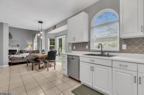 26 Francis Dr, Bridgewater NJ  08807-5714 exterior