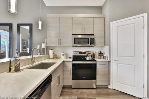 2298 Calibouge, Commerce Township MI 48393-2090 exterior