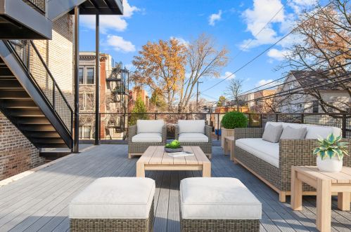 3250 Greenview Ave, Chicago IL 60657-2126 exterior