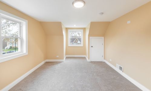 5009 Lavergne Ave, Chicago IL 60638-5831 exterior