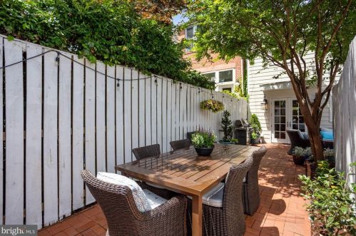 121 6 St, Washington DC 20002-2215 exterior