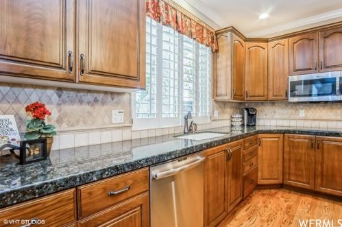 10664 Trailridge Cir, Sandy UT 84092-4758 exterior