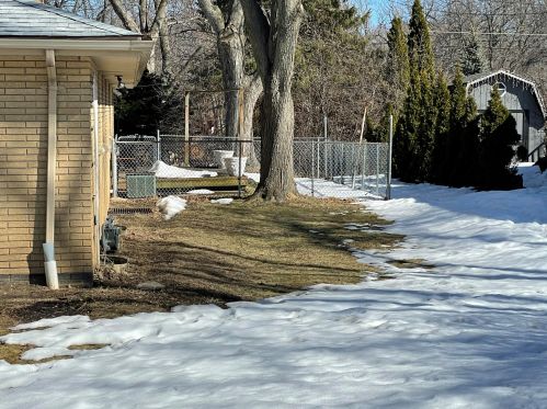 2025 Clayton Crest Ave, Milwaukee, WI 53221-3836