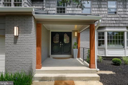 1209 Forestwood Dr, Mc Lean VA  22101-2603 exterior