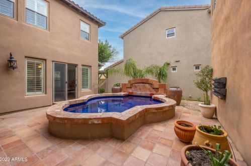 3931 Crst Ln, Phoenix AZ 85027-1602 exterior